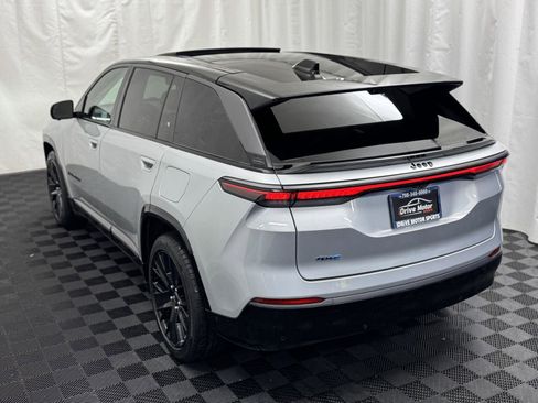 Used 2024 Jeep Wagoneer Launch Edition image 9