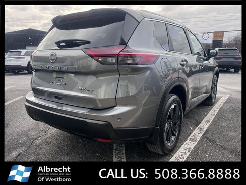 Used 2024 Nissan Rogue SV w/ SV Premium Package image 5