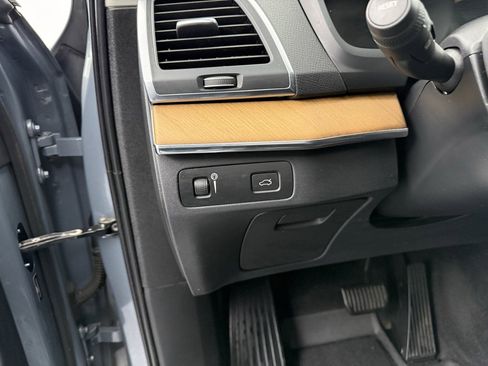 Used 2022 Volvo XC90 T6 Momentum w/ Climate Package image 24