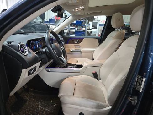 Used 2022 Mercedes-Benz GLB 250 4MATIC image 3