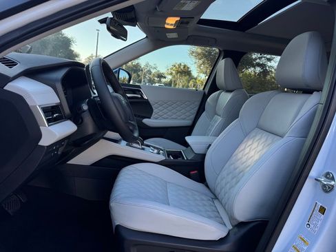 New 2025 Mitsubishi Outlander SEL image 14