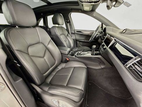 Certified 2023 Porsche Macan S AWD/4WD image 29