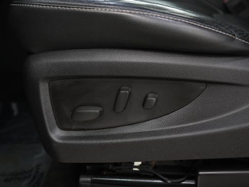 Used 2016 GMC Yukon SLT w/ Open Road Package AWD/4WD image 30