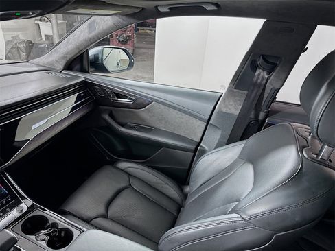 Used 2021 Audi Q8 Prestige w/ Prestige Package image 16