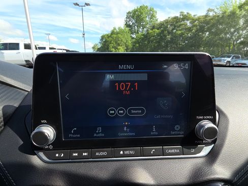 Used 2025 Nissan Sentra SV FWD image 21