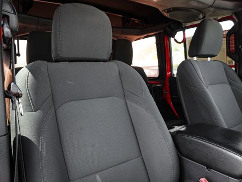 Used 2018 Jeep Wrangler Unlimited Sport S image 30