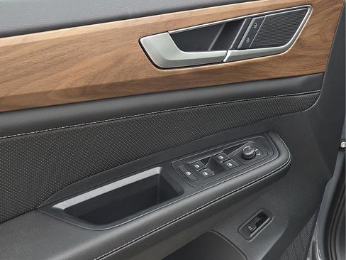 New 2026 Volkswagen Atlas SE FWD image 16