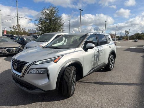 Used 2023 Nissan Rogue SV image 4