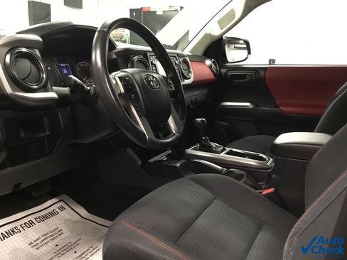Used 2017 Toyota Tacoma SR5 image 28