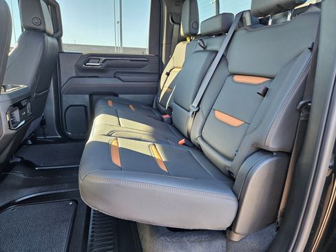 Used 2025 GMC Sierra 2500 AT4 image 28