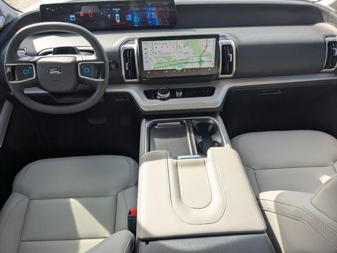 New 2026 Ford Expedition Active image 17