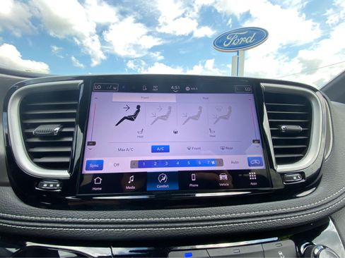Used 2025 Chrysler Pacifica Select FWD image 28