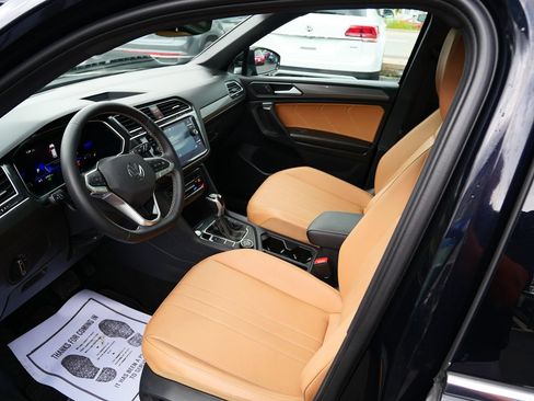 Used 2023 Volkswagen Tiguan SE AWD/4WD image 9