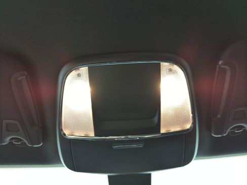 Used 2018 Dodge Charger SXT image 29