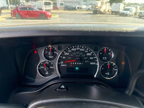 Used 2016 Chevrolet Express 2500 RWD image 15