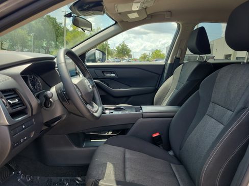 Certified 2025 Nissan Rogue SV FWD image 12
