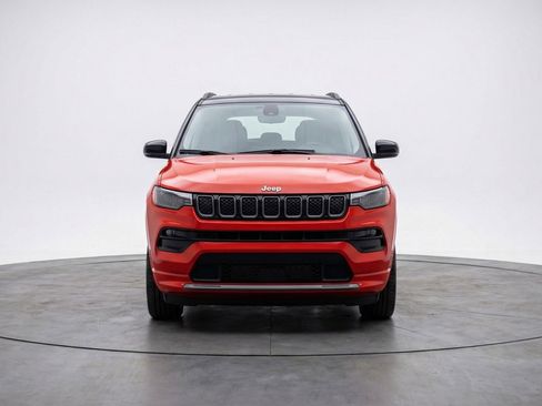 Used 2025 Jeep Compass Limited AWD/4WD image 2