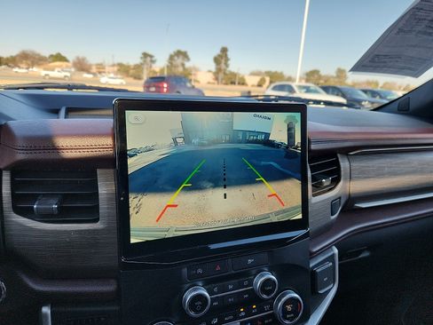 Used 2024 Ford Expedition Limited image 18