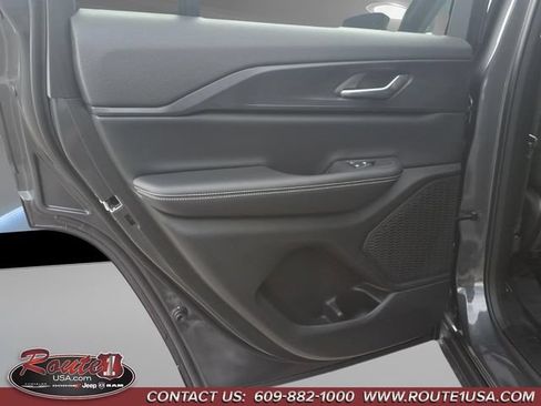 Used 2024 Jeep Grand Cherokee Laredo X AWD/4WD image 22