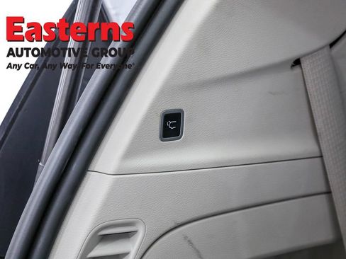 Used 2023 Chrysler Pacifica Limited image 29