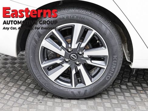 Used 2025 Nissan Versa SV image 30