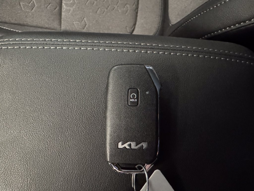Used 2025 Kia Seltos S AWD/4WD image 17