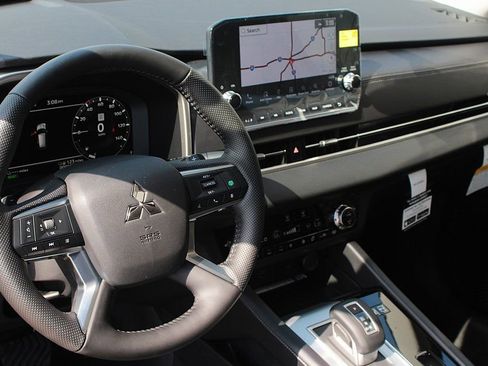 New 2025 Mitsubishi Outlander SEL image 4