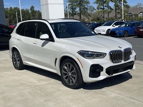 Used 2022 BMW X5 xDrive40i w/ M Sport Package image 4