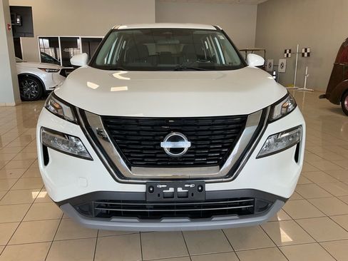 Used 2023 Nissan Rogue SV image 2