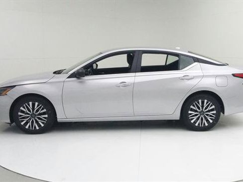 Certified 2024 Nissan Altima 2.5 SV image 4