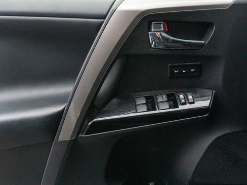 Used 2018 Toyota RAV4 Limited image 30