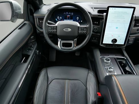 Used 2024 Ford Expedition Platinum AWD/4WD image 13