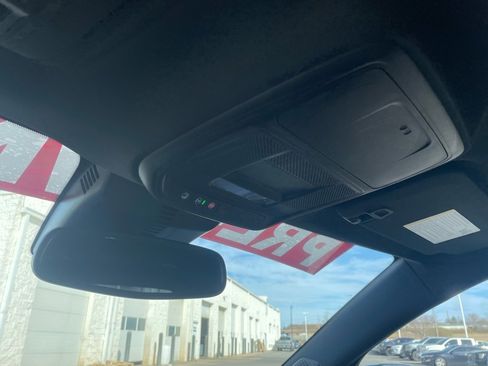 Used 2025 Buick Enclave Preferred image 19