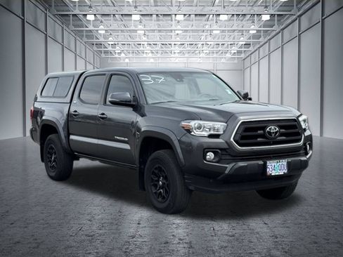 Used 2022 Toyota Tacoma SR5 AWD/4WD image 4