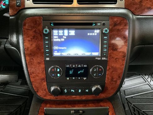 Used 2014 Chevrolet Tahoe LTZ AWD/4WD image 13