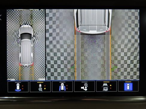 Used 2024 GMC Yukon XL Denali image 18