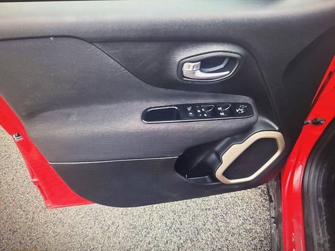 Used 2017 Jeep Renegade Sport w/ Power & Air Group image 9