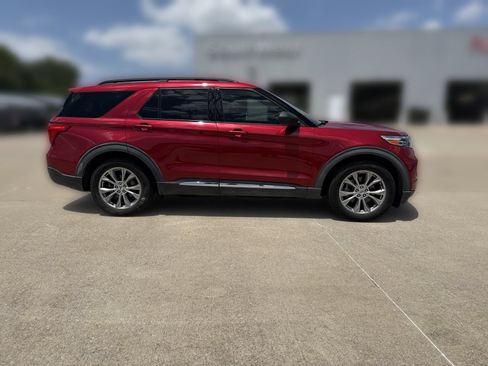 Used 2020 Ford Explorer XLT w/ Equipment Group 202A RWD image 3