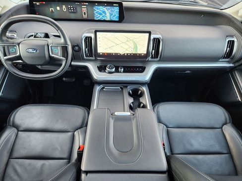 Certified 2025 Ford Expedition Platinum image 14