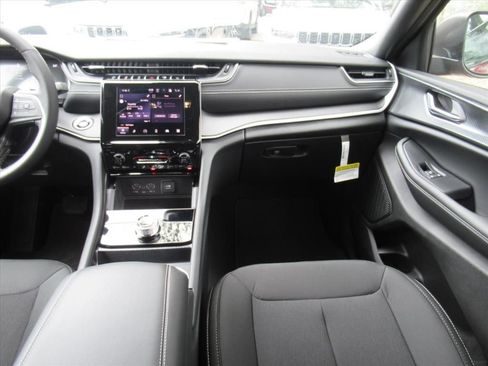 New 2026 Jeep Grand Cherokee L 4WD image 13