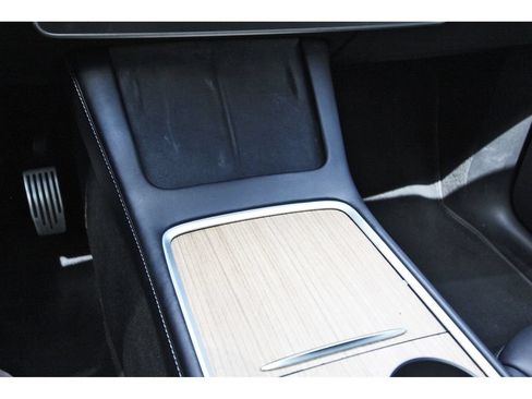 Used 2022 Tesla Model Y Long Range AWD/4WD image 27