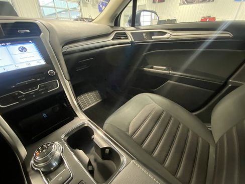 Used 2018 Ford Fusion SE w/ Fusion SE Technology Package image 34