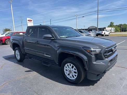 Used 2024 Toyota Tacoma SR5 w/ SR5 Upgrade Package AWD/4WD image 19