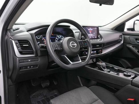 Used 2024 Nissan Rogue SV AWD/4WD image 12