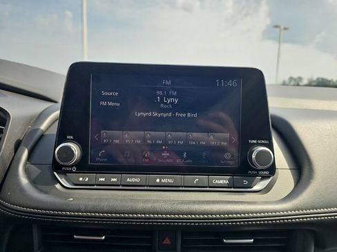 Used 2024 Nissan Rogue SV FWD image 34