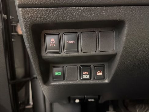 Used 2016 Nissan Rogue SV AWD/4WD image 21