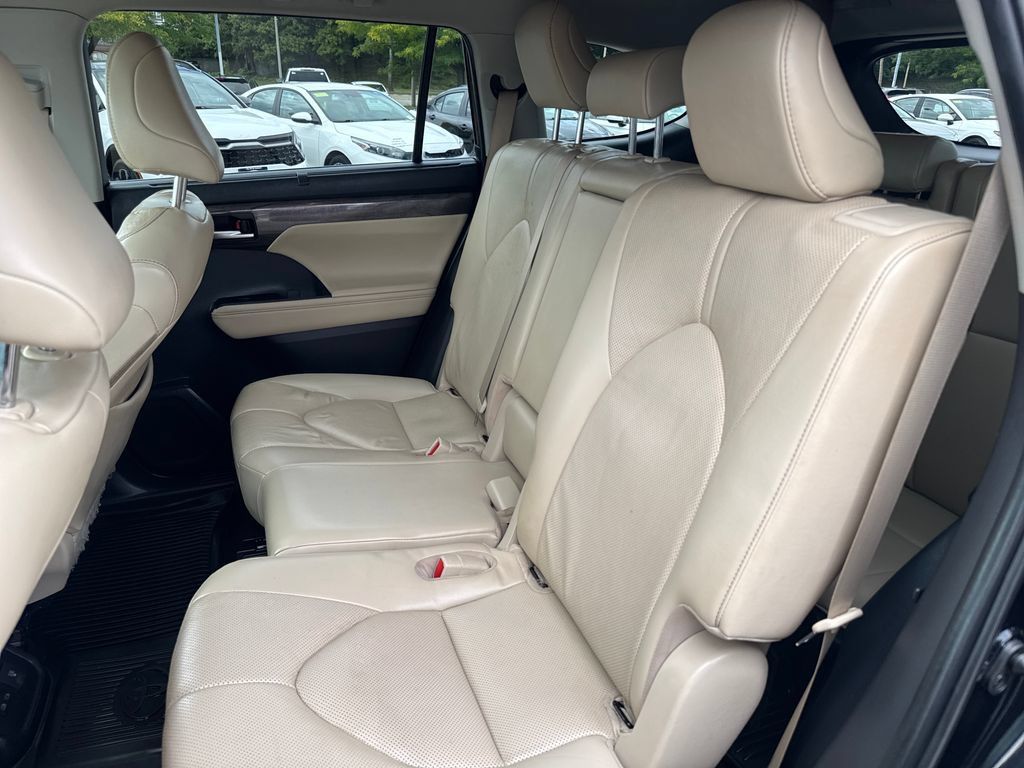 Used 2023 Toyota Highlander Limited AWD/4WD image 37