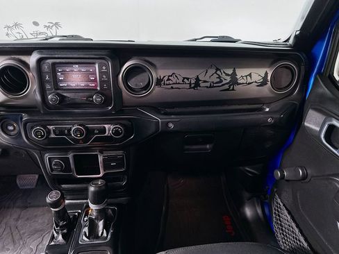 Used 2021 Jeep Gladiator Sport image 20