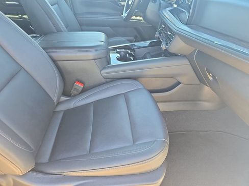 Used 2025 Chevrolet Suburban LT AWD/4WD image 10