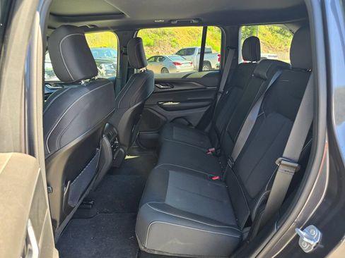 Used 2025 Jeep Grand Cherokee Laredo X AWD/4WD image 9
